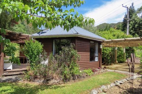 Photo of property in 37 Franklyn Street, Blacks Point, Reefton, 7830