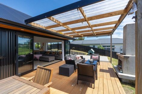 Photo of property in 7 Sand Dune Grove, Waikawa Beach, Manakau, 5573