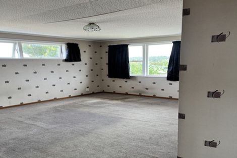 Photo of property in 40 Longburn Road, Henderson, Auckland, 0610