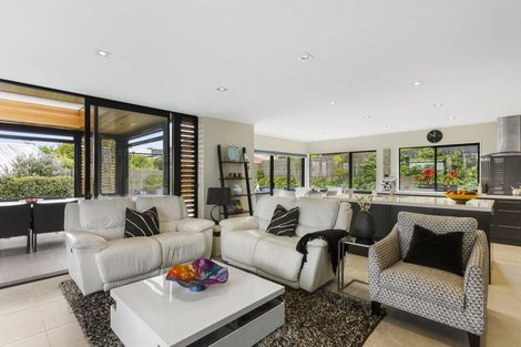 Photo of property in 29 Wiltshire Place, Somerville, Auckland, 2014