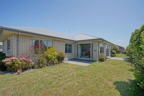 Photo of property in 11 Saint Peters Close, Woolston, Christchurch, 8062