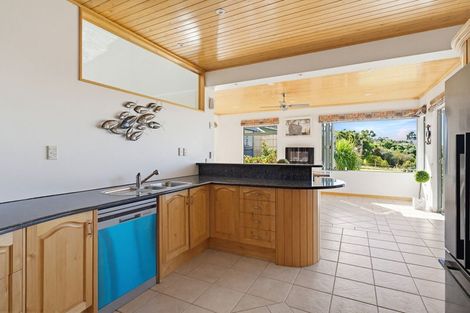 Photo of property in 221 Paku Drive, Tairua, 3508