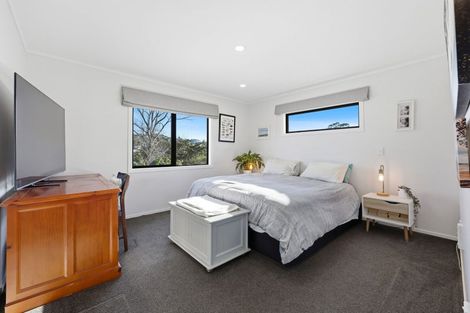 Photo of property in 64 Robbies Road, Shelly Park, Auckland, 2014