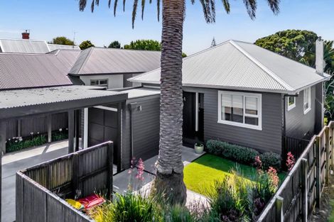 Photo of property in 290 Devon Street West, New Plymouth, 4310