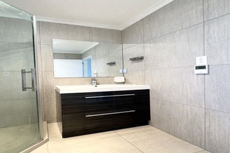 Photo of property in 16 Rosses Place, Pinehill, Auckland, 0632