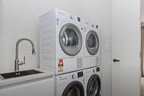 Photo of property in 4/28 Cameron Road, Hamilton East, Hamilton, 3216