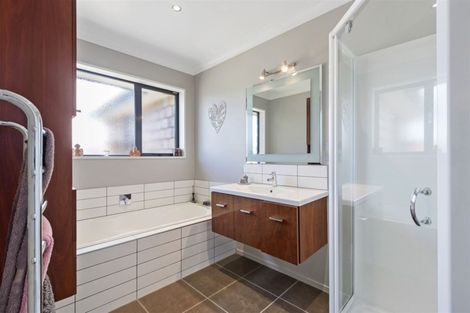 Photo of property in 28 Bottle Lake Drive, Parklands, Christchurch, 8083