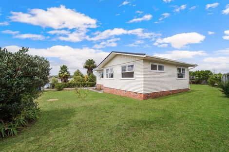 Photo of property in 51 Fairclough Road, Beach Haven, Auckland, 0626