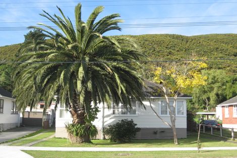 Photo of property in 200 Waddington Drive, Naenae, Lower Hutt, 5011