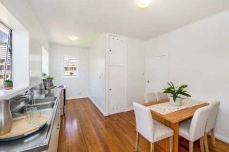 Photo of property in 26 Queensway, Three Kings, Auckland, 1024
