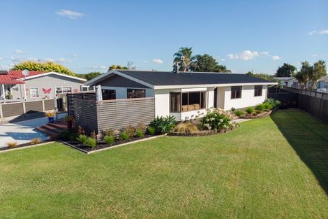 Photo of property in 20 Miller Place, Ngatea, 3503