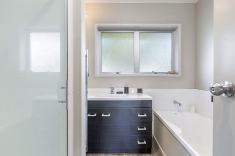 Photo of property in 24 Walton Road, Paraparaumu Beach, Paraparaumu, 5032