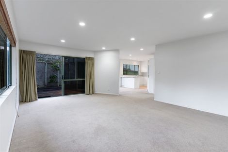 Photo of property in 1/51 Pupuke Road, Birkenhead, Auckland, 0627