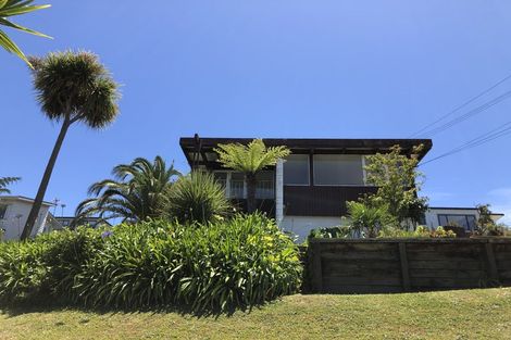 Photo of property in 1/11 Parr Terrace, Castor Bay, Auckland, 0620