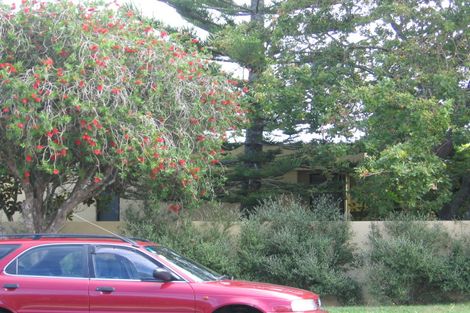 Photo of property in 2/69 Browns Bay Road, Browns Bay, Auckland, 0630