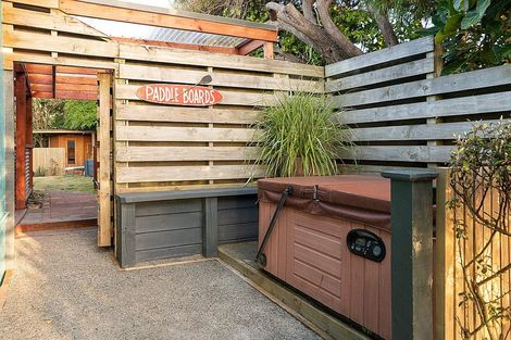 Photo of property in 22 Aperahama Street, Paekakariki, 5034