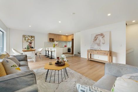 Photo of property in 2/17 Auburn Street, Grafton, Auckland, 1023