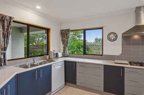Photo of property in 11 Aburoc Place, Paraparaumu Beach, Paraparaumu, 5032