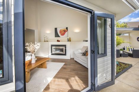 Photo of property in 24 Niccol Avenue, Narrow Neck, Auckland, 0624