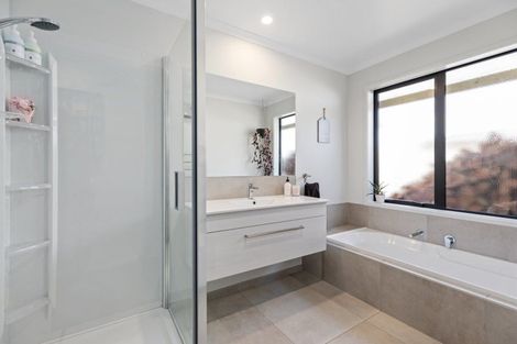 Photo of property in 15 Clover Lane, Pyes Pa, Tauranga, 3112