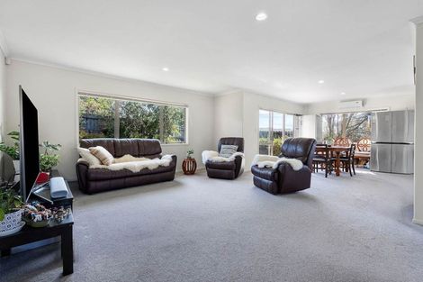 Photo of property in 142 Oaktree Avenue, Browns Bay, Auckland, 0630