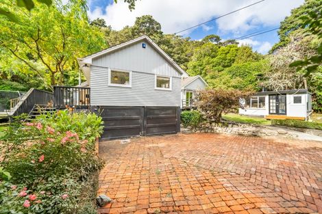 Photo of property in 49 Blue Mountains Road, Pinehaven, Upper Hutt, 5019