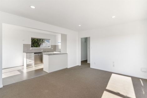 Photo of property in 42 Tamahere Drive, Glenfield, Auckland, 0629