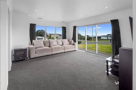 Photo of property in 2 Tua Tua Place, Baylys Beach, 0377
