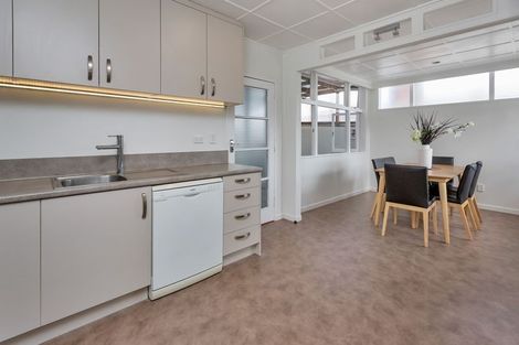 Photo of property in 99 Onerahi Road, Onerahi, Whangarei, 0110