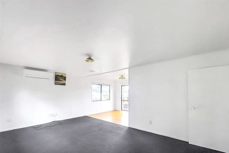 Photo of property in 16 Armada Drive, Ranui, Auckland, 0612