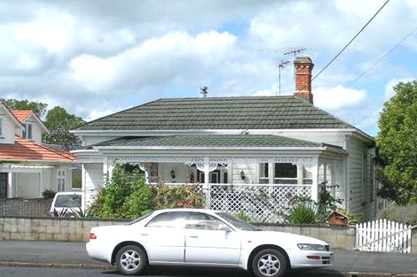Photo of property in 127 Queen Street, Northcote Point, Auckland, 0627