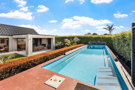 Photo of property in 15 Wrybill Way, Point Wells, 0986