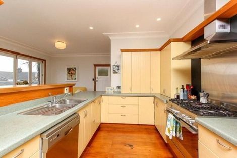 Photo of property in 12 Tamar Street, New Plymouth, 4310