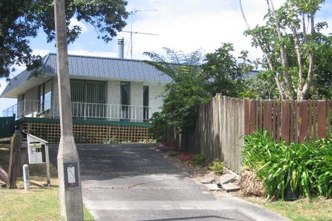 Photo of property in 1/11 Tusac Place, Totara Vale, Auckland, 0627