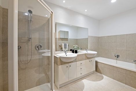 Photo of property in Mon Desir Apartments, 5/175h Hurstmere Road, Takapuna, Auckland, 0622