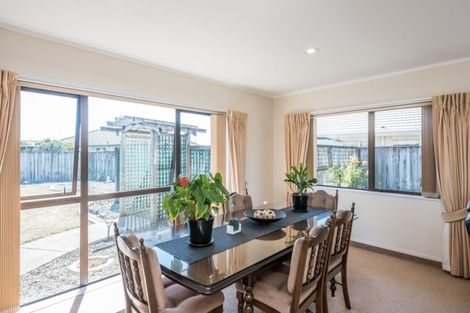 Photo of property in 124 Realm Drive, Paraparaumu, 5032