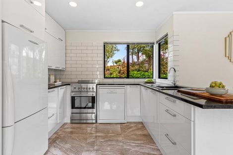 Photo of property in 2/10 Kells Place, Botany Downs, Auckland, 2010