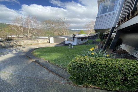 Photo of property in 30 Deller Grove, Silverstream, Upper Hutt, 5019