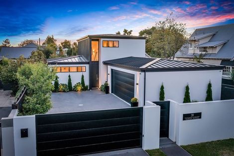 Photo of property in 39 Hartley Avenue, Strowan, Christchurch, 8052