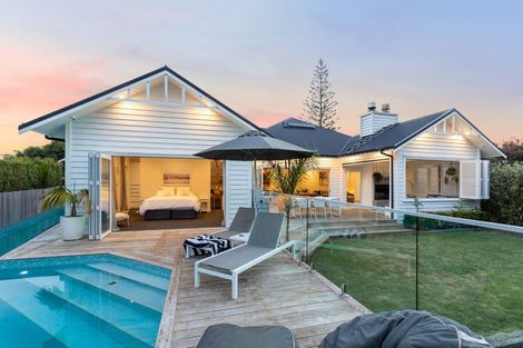 Photo of property in 43 Kent Terrace, Riverhead, 0820