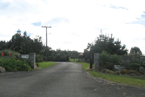 Photo of property in 82 Waicola Drive, Fitzherbert, Palmerston North, 4471