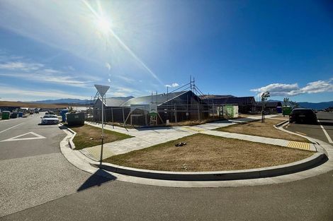 Photo of property in 2 Shelduck Road, Jacks Point, 9371