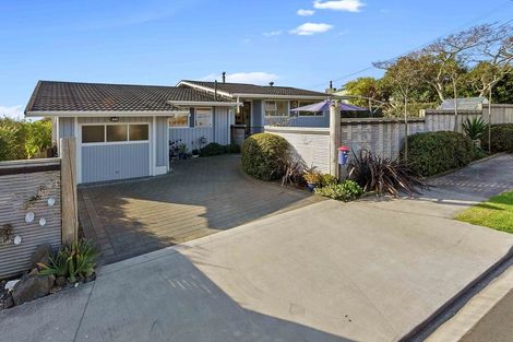 Photo of property in 7 Kawau Grove, Waikanae Beach, Waikanae, 5036