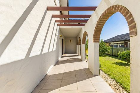 Photo of property in 33 Prince Regent Drive, Half Moon Bay, Auckland, 2012