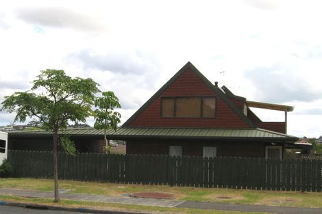 Photo of property in 186 Luckens Road, West Harbour, Auckland, 0618