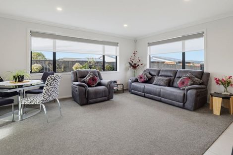 Photo of property in 37 Daniel Place, Kelvin Grove, Palmerston North, 4414