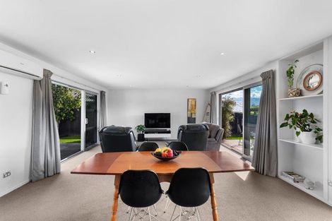 Photo of property in 5 Nerin Square, Lake Hayes, Queenstown, 9304