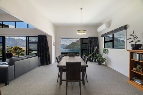 Photo of property in 70 Wynyard Crescent, Fernhill, Queenstown, 9300