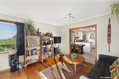 Photo of property in 17 Cave Road, Houghton Bay, Wellington, 6023