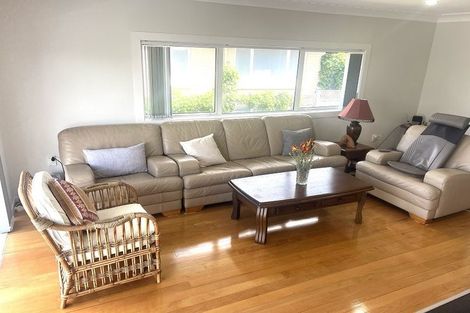 Photo of property in 19 James Evans Drive, Northcote, Auckland, 0627